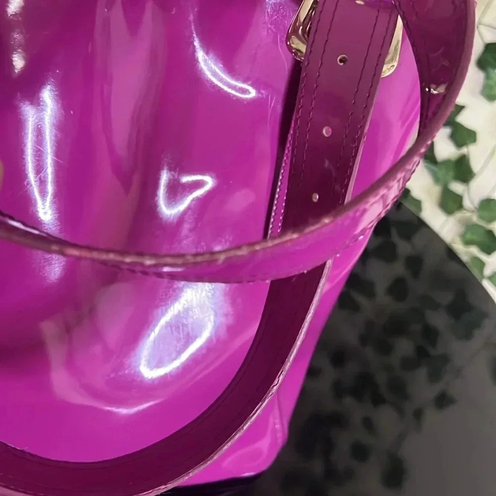 Ted Baker bag in beautiful purple. floral lining with snap closure - Picture 8 of 12